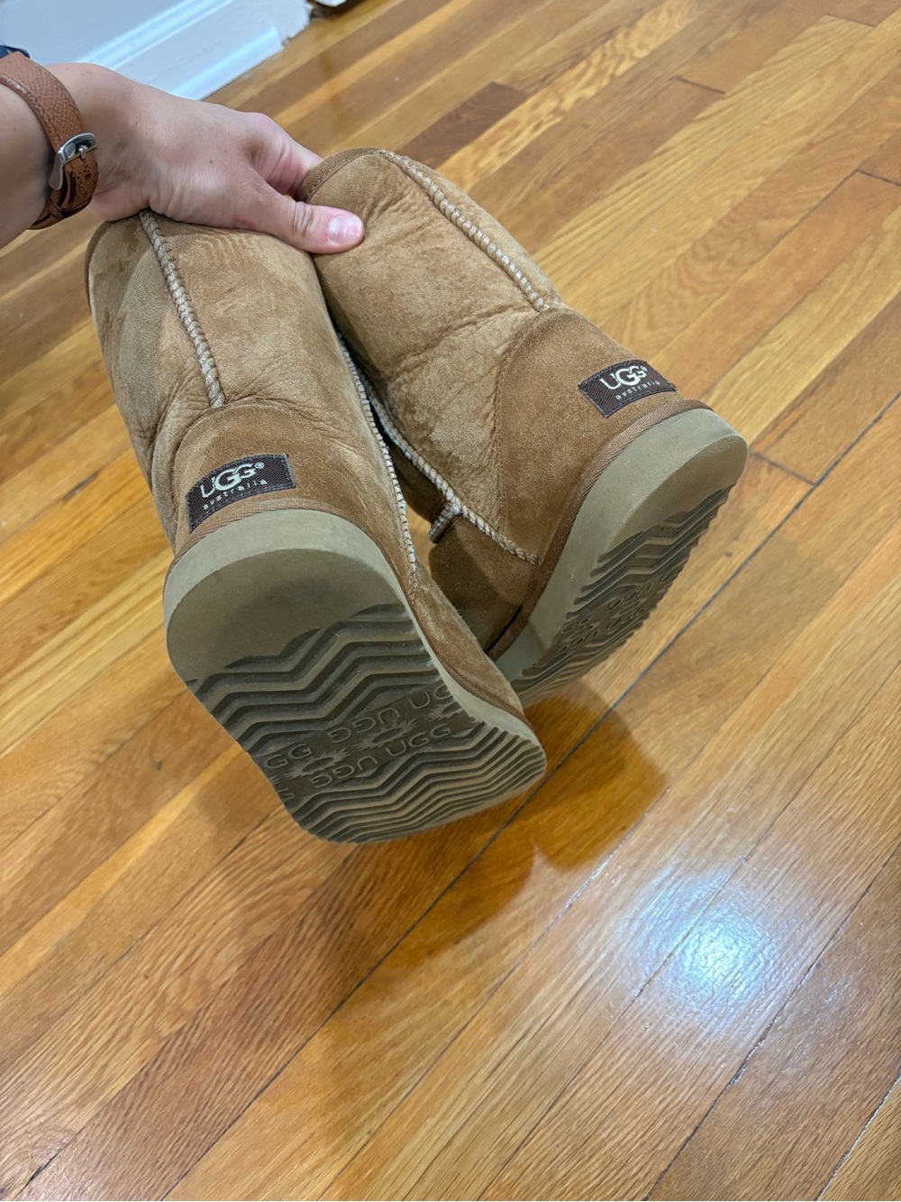 UGG Classic Short Boots - Picture 5 of 9